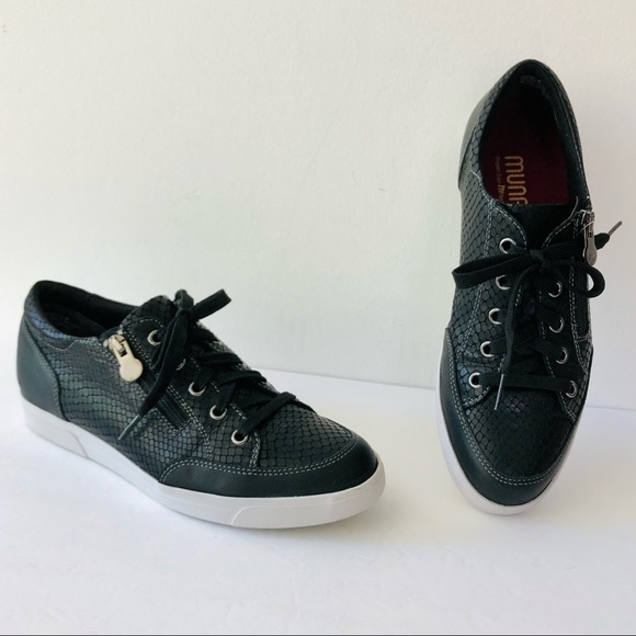 Munro Gabbie Black Snake Print Leather Sneakers - Picture 2 of 15